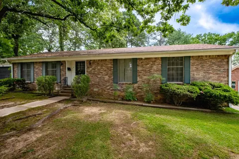19 Queenspark Rd, Little Rock, AR 72227