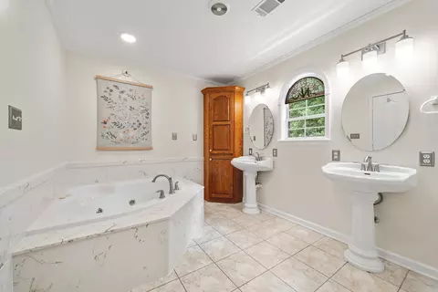 Bath - 3221 E Highway 171, Malvern, AR 72104 photo 4 of 5