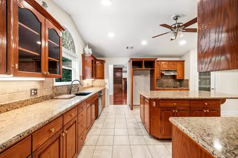 Kitchen - 3221 E Highway 171, Malvern, AR 72104 photo 3 of 4