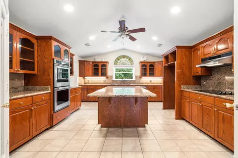 Kitchen - 3221 E Highway 171, Malvern, AR 72104 photo 2 of 4