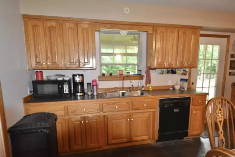 Kitchen - 2736 Riverview Dr, Malvern, AR 72104 photo 1 of 3