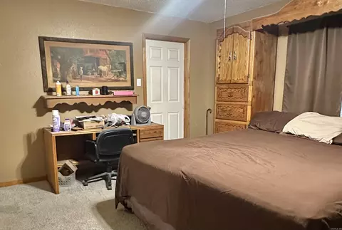 Bedroom - 2736 Riverview Dr, Malvern, AR 72104 photo 2 of 4