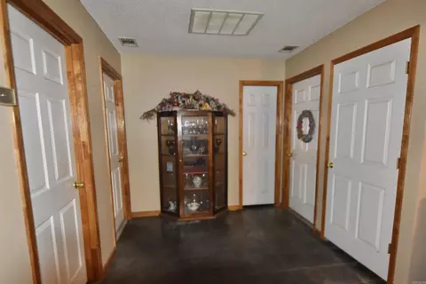 Entry Way - 2736 Riverview Dr, Malvern, AR 72104 photo 1 of 2