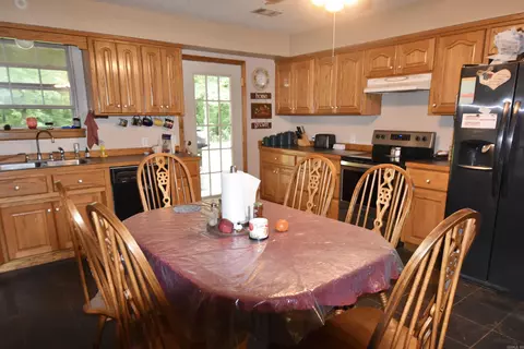 Kitchen - 2736 Riverview Dr, Malvern, AR 72104 photo 3 of 3