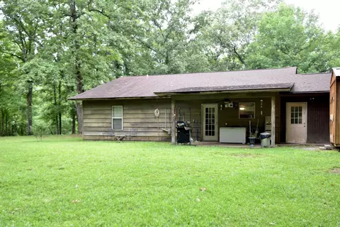 Exterior - 2736 Riverview Dr, Malvern, AR 72104 photo 5 of 8
