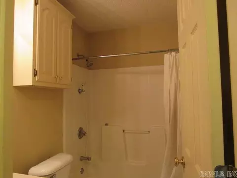 Bath - 34 Bent Tree Dr, Cabot, AR 72023 photo 2 of 7