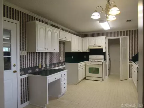 Kitchen - 34 Bent Tree Dr, Cabot, AR 72023 photo 2 of 3