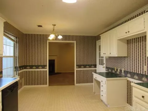 Kitchen - 34 Bent Tree Dr, Cabot, AR 72023 photo 3 of 3