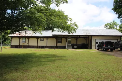 305 S 6th St, Flippin, AR 72634