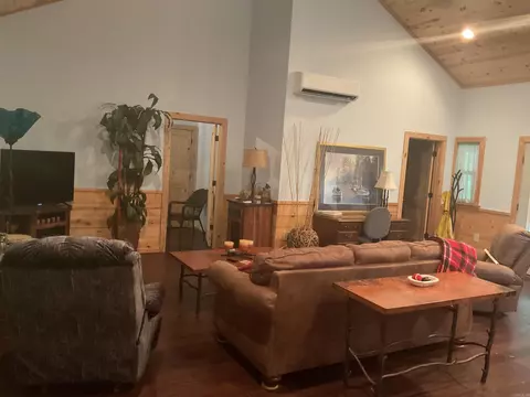 Living - 74 Circle Acres, Edgemont, AR 72044 photo 2 of 3