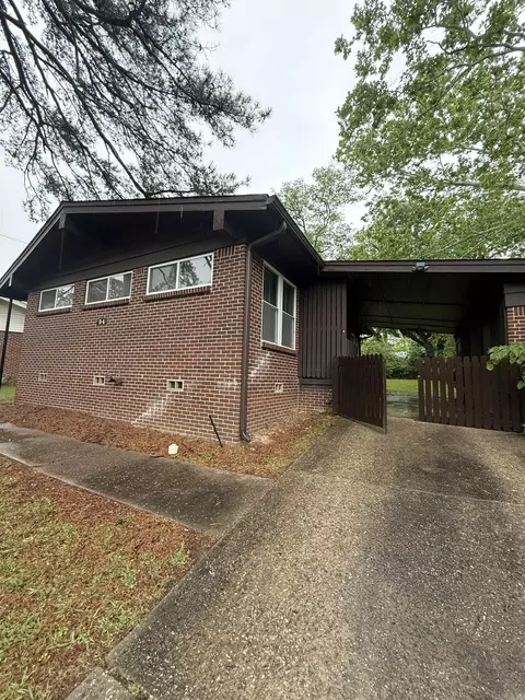 94 Broadmoor Dr, Little Rock, AR 72204