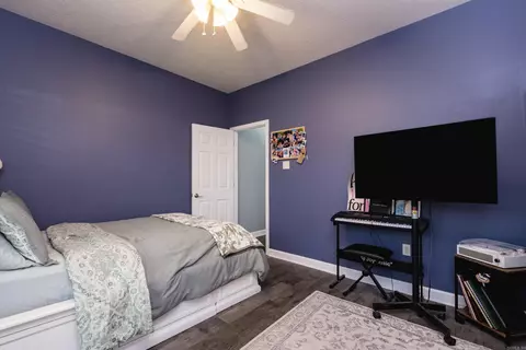 Bedroom - 17 Mckenzie Trl, Conway, AR 72032 photo 4 of 7