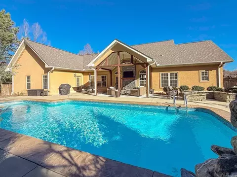 310 Quail Ridge Dr, Hot Springs, AR 71901