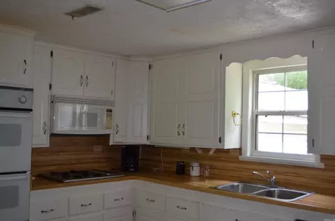 Kitchen - 407 Eagle St, Cabot, AR 72023 photo 2 of 4