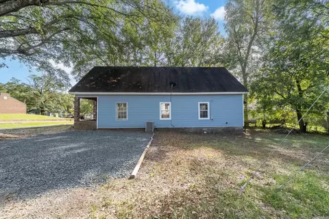 Exterior - 407 N 4th St, De Queen, AR 71832 photo 8 of 10