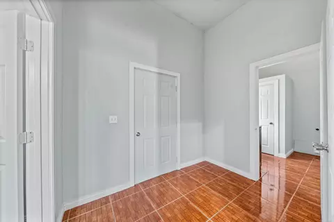 Entry Way - 407 N 4th St, De Queen, AR 71832 photo 2 of 4