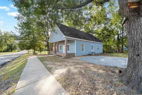 Exterior - 407 N 4th St, De Queen, AR 71832 photo 7 of 10