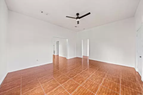 Living - 407 N 4th St, De Queen, AR 71832 photo 2 of 4