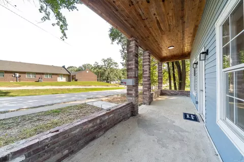 Exterior - 407 N 4th St, De Queen, AR 71832 photo 2 of 10