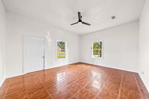 Living - 407 N 4th St, De Queen, AR 71832 photo 4 of 4