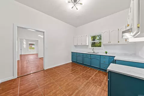 Entry Way - 407 N 4th St, De Queen, AR 71832 photo 1 of 4