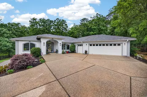 65 Loyola Dr, Hot Springs Village, AR 71909
