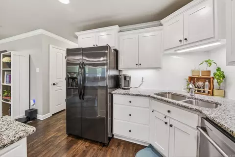 Kitchen - 20 Mallard Cv, Austin, AR 72007 photo 5 of 5