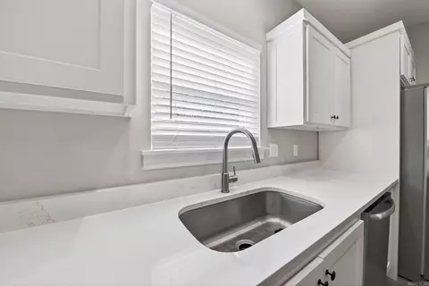 Kitchen - 513 Crepe Myrtle, Cabot, AR 72023 photo 4 of 4