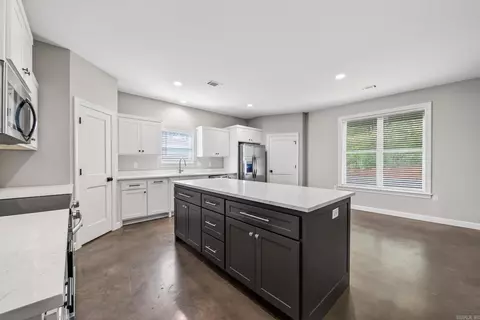 Kitchen - 513 Crepe Myrtle, Cabot, AR 72023 photo 2 of 4