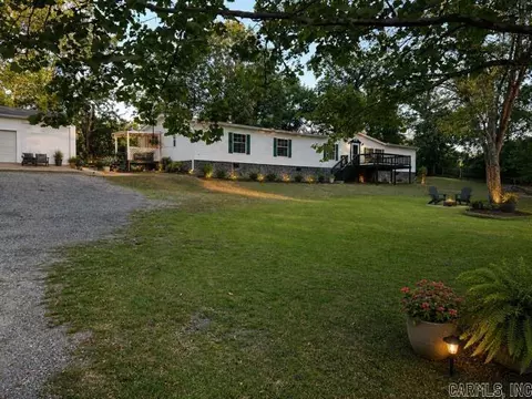 8125 Clearlake Dr, Mabelvale, AR 72103