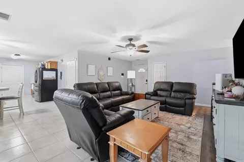Living - 21 Fox Run Dr, Cabot, AR 72023 photo 2 of 2