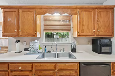 Kitchen - 21 Fox Run Dr, Cabot, AR 72023 photo 1 of 2