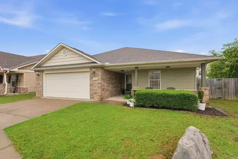 1720 Beautyberry Dr, Conway, AR 72032