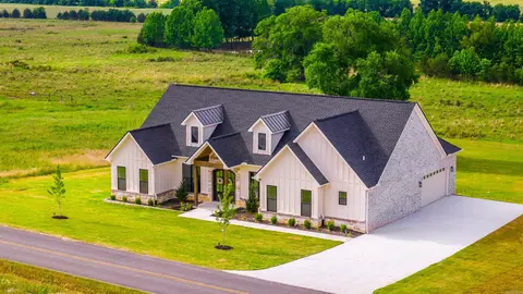 240 Castleberry Rd, Greenbrier, AR 72058