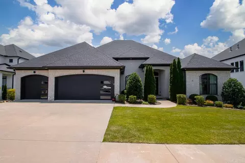 43 Falstone Dr, Little Rock, AR 72223