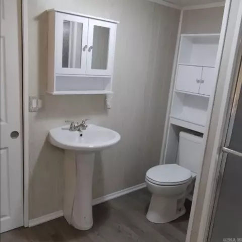 Bath - 196 Pine Valley Dr, Conway, AR 72034 photo 5 of 6
