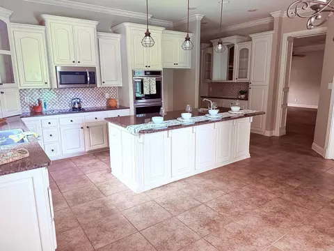 Kitchen - 305 Edgewood Dr, Cabot, AR 72023 photo 4 of 5