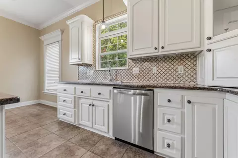 Kitchen - 305 Edgewood Dr, Cabot, AR 72023 photo 3 of 5