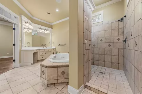 Bath - 305 Edgewood Dr, Cabot, AR 72023 photo 2 of 6
