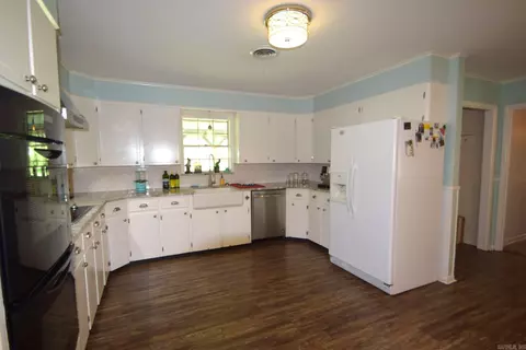 Kitchen - 19919 E Pinnacle Rd, Roland, AR 72135 photo 2 of 4