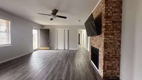 Living - 2914 Wren St, Pine Bluff, AR 71603 photo 3 of 7