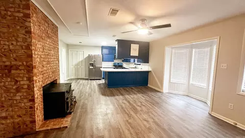 Living - 2914 Wren St, Pine Bluff, AR 71603 photo 6 of 7