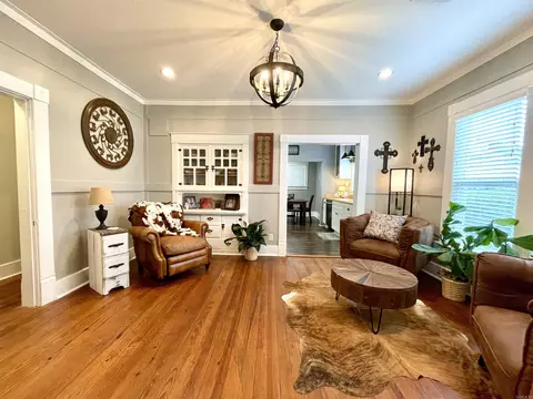 Living - 508 W Main St, Trumann, AR 72472 photo 4 of 5