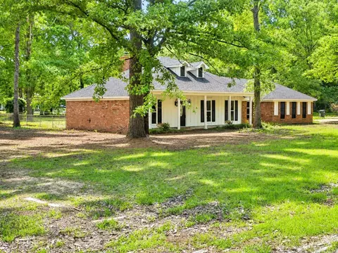 7500 Dolphin Dr, Pine Bluff, AR 71603
