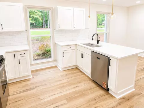 Kitchen - 7500 Dolphin Dr, Pine Bluff, AR 71603 photo 3 of 3
