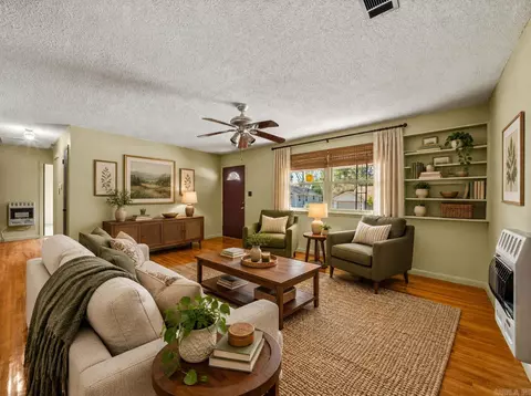 Living - 516 Jefferson St, Benton, AR 72015 photo 3 of 4