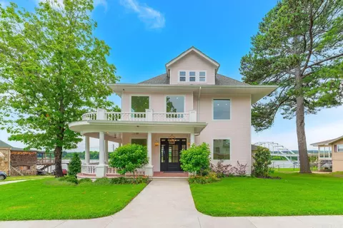 Exterior - 601 W W Riv, Ozark, AR 72949 photo 6 of 10