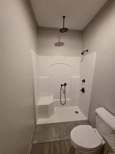 Bath - 4205 Ryburn Rd, Pine Bluff, AR 71603 photo 2 of 3