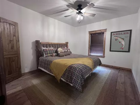 Bedroom - 2 N Riverview Ln, Mountain View, AR 72560 photo 1 of 7