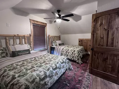 Bedroom - 2 N Riverview Ln, Mountain View, AR 72560 photo 6 of 7